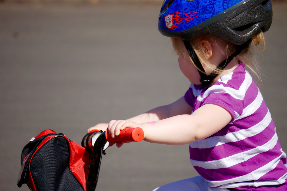 Titelbild zu „Schadstofffreie Kinderkleidung – das sollten Eltern wissen“