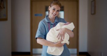 Werbung: Pampers präsentiert „Danke, Hebamme“