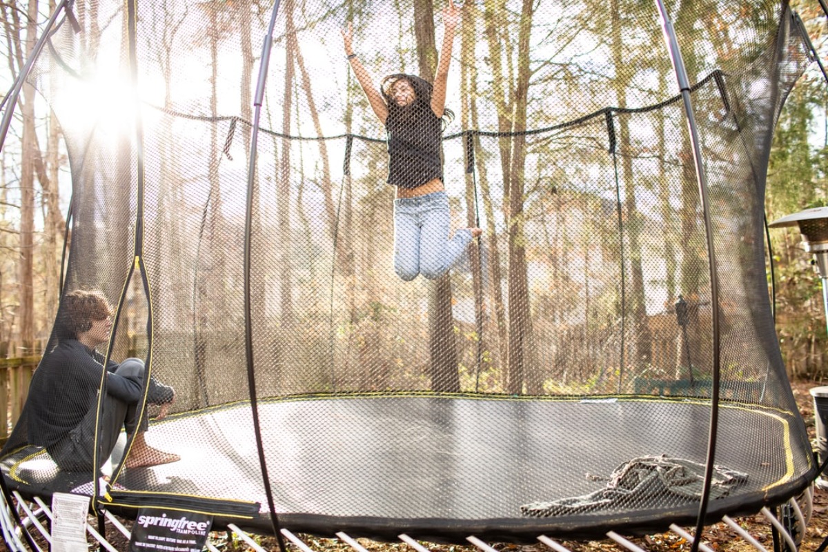 Titelbild zu „Sicherheitstipps beim Trampolinspringen“