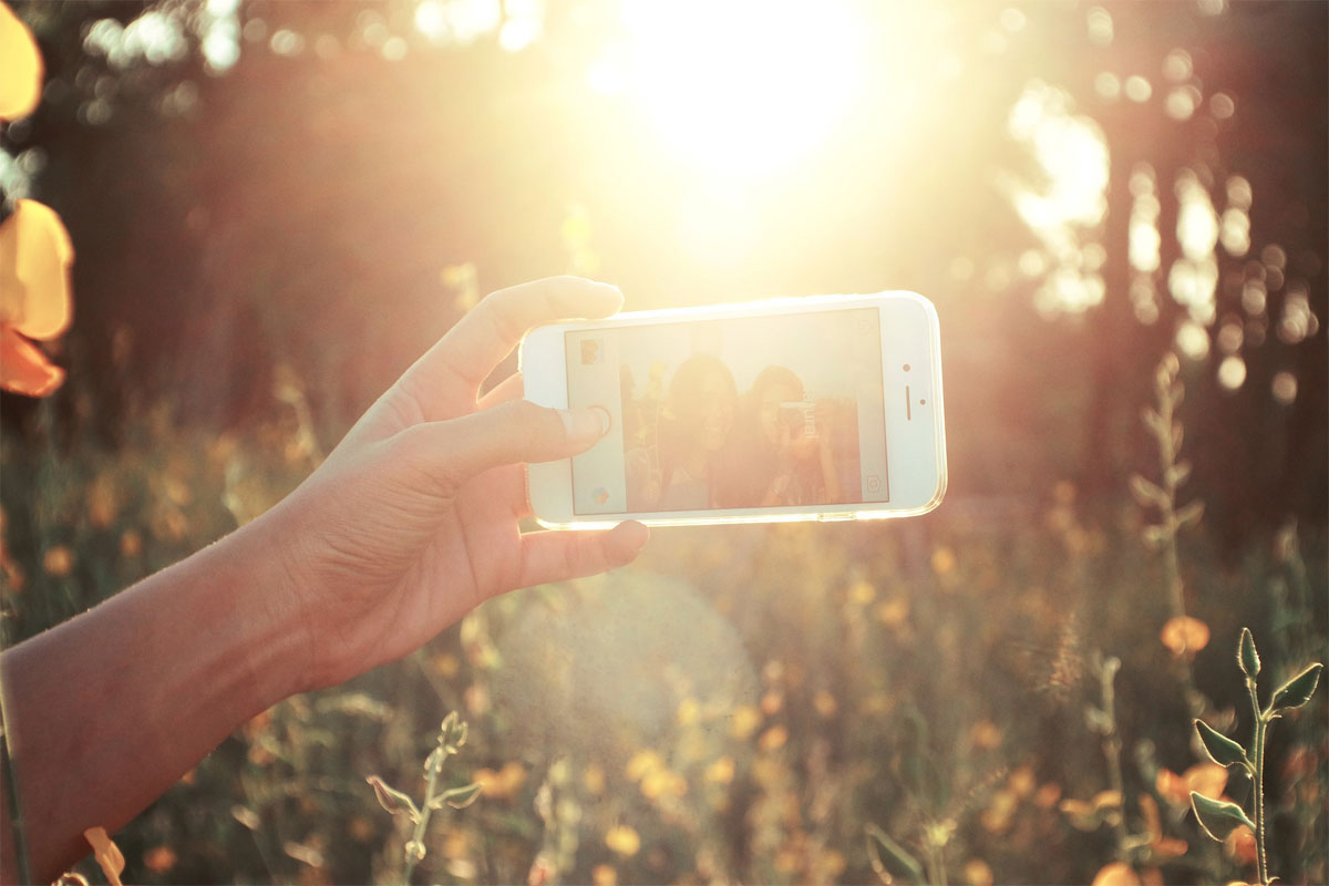Titelbild zu „Werbung: Selfies an gefährlichen Orten“